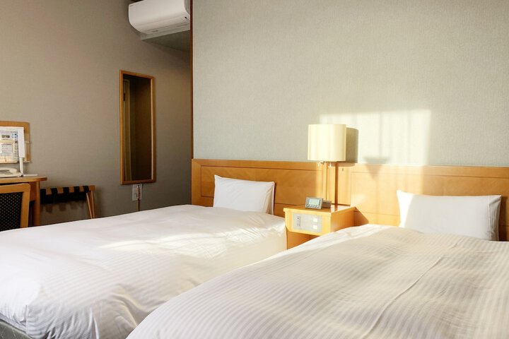 Room 5 of 28