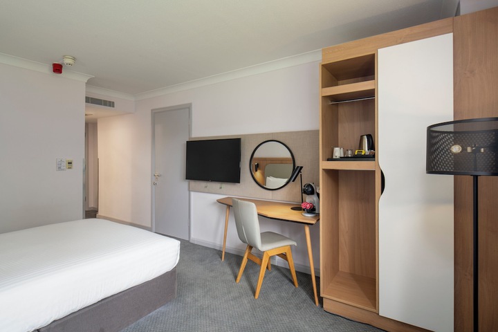 Room 37 of 100