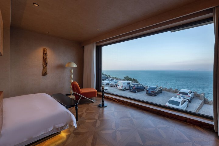 Room 53 of 158