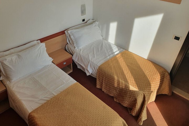 Room 17 of 35