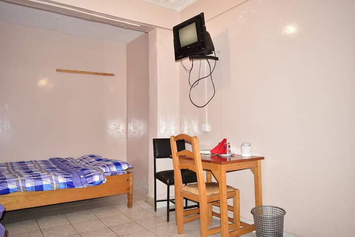 Room 9 of 32