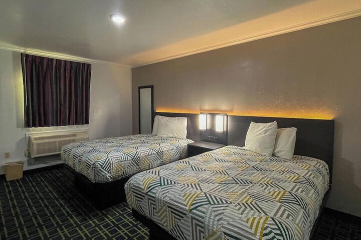 Room 12 of 39