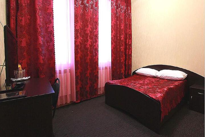 Room 6 of 10