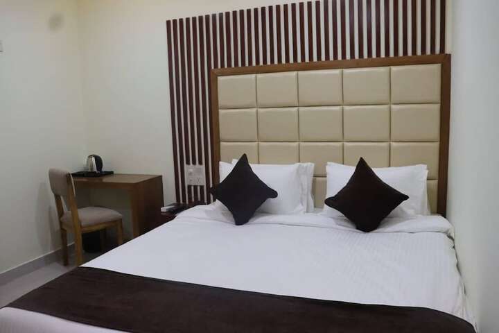 Room 18 of 32