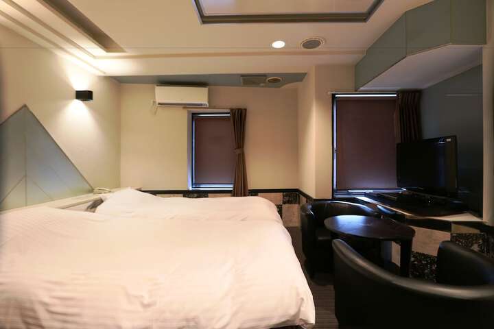 Room 11 of 35