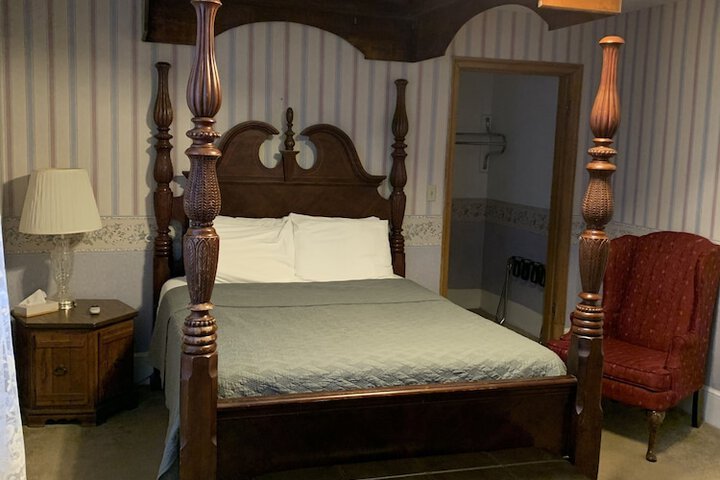 Room 9 of 37