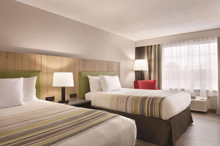 2 Queen Beds (3 of 9)