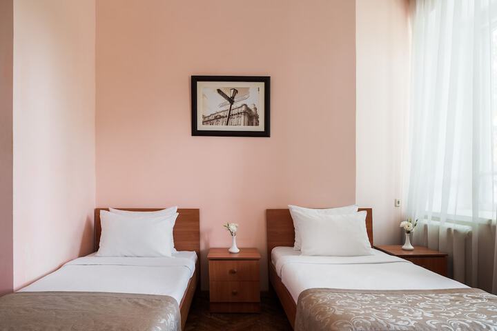 Room 9 of 48