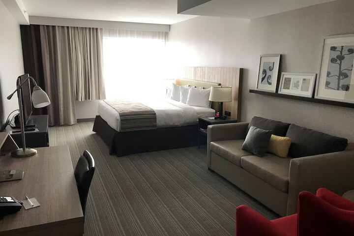 1 King Bed (6 of 10)