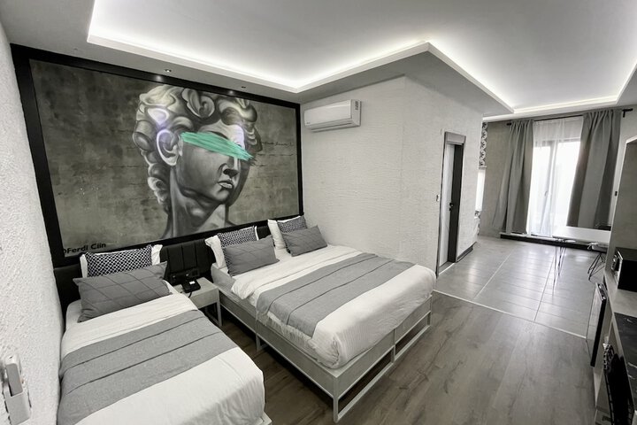Room 26 of 60
