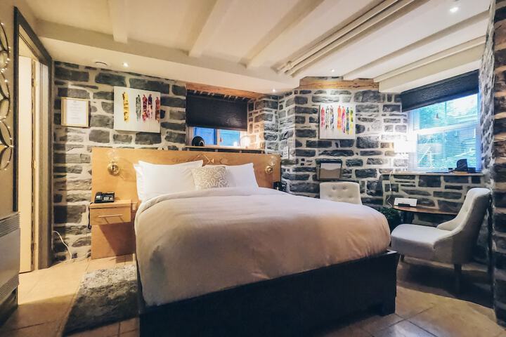 Room 52 of 144
