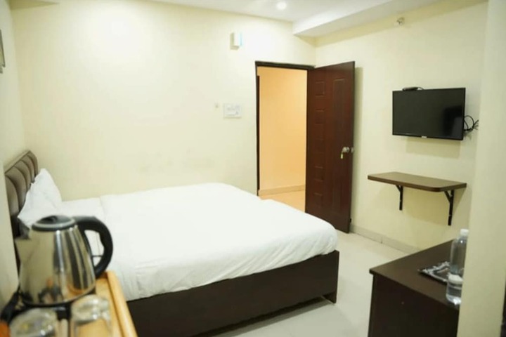 Room 6 of 18