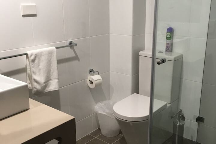 Room 17 of 33