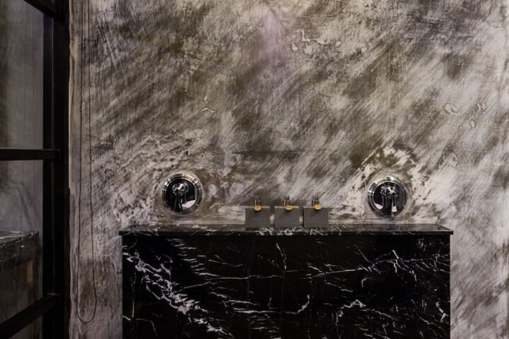 Room 28 of 42