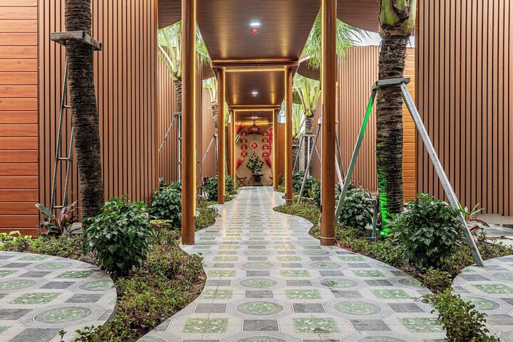 Hotel Exterior 33 of 33