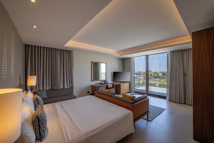 Room 12 of 30