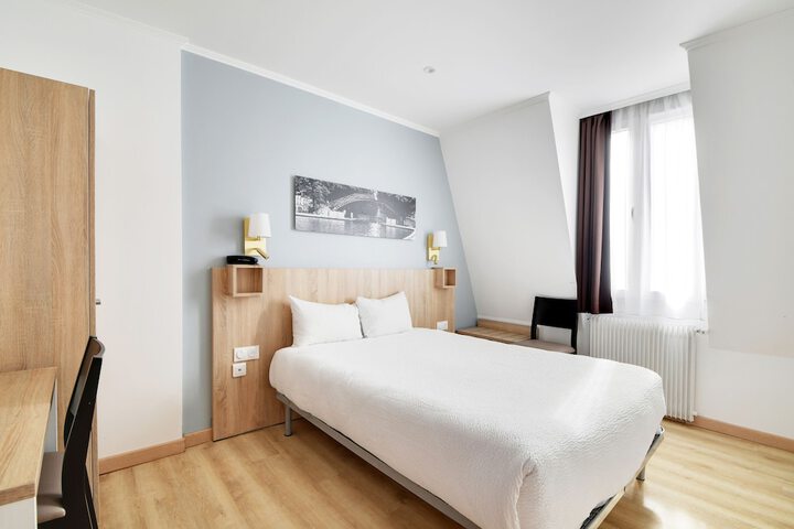 Room 30 of 49