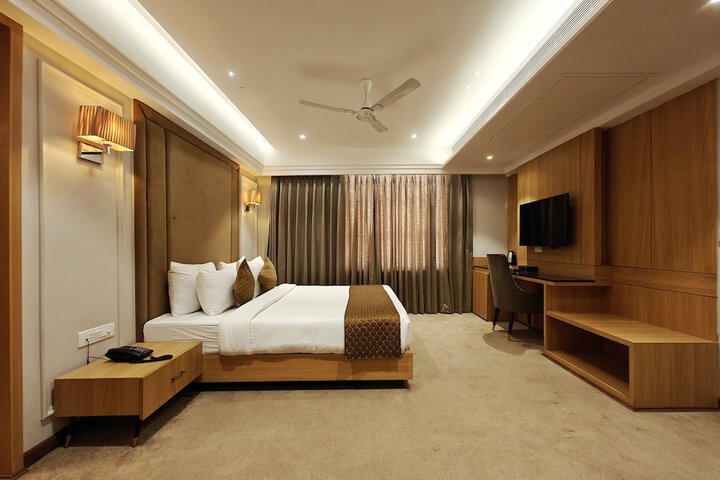 Room 8 of 24