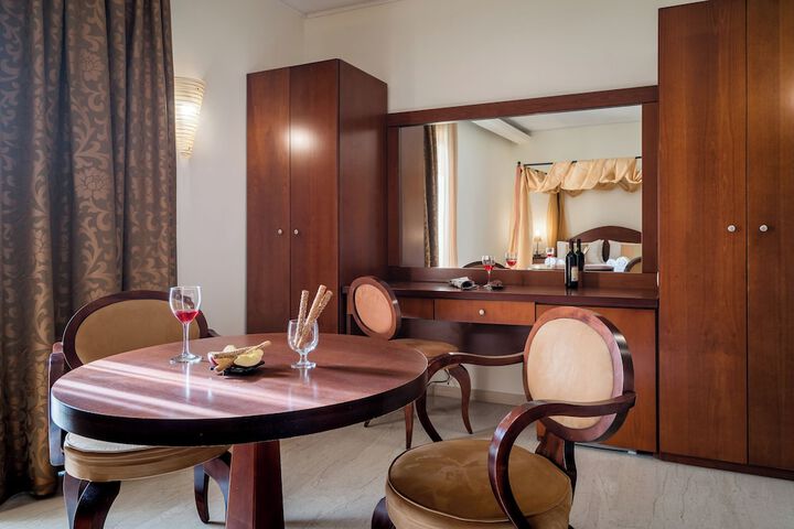 Room 33 of 153