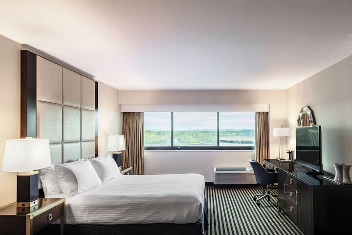 1 King Bed (1 of 7)