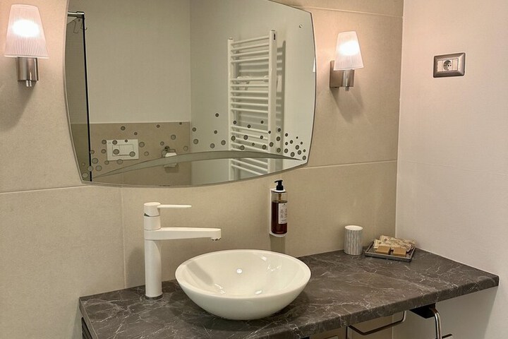Room 51 of 96