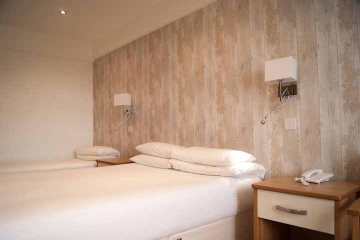 Room 30 of 128