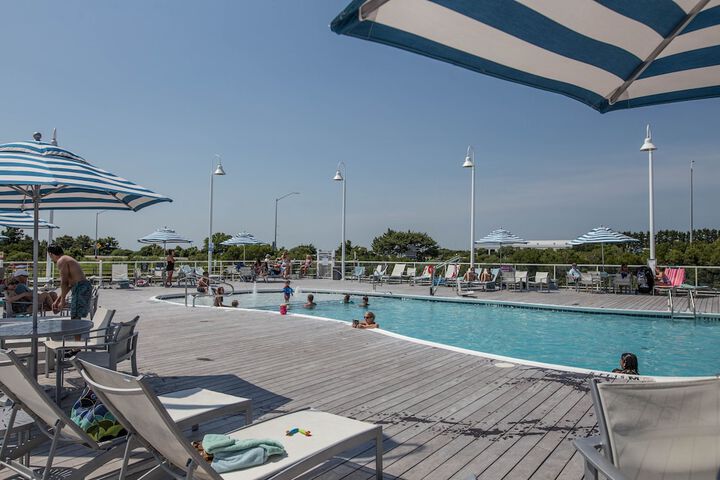 Poolside bar