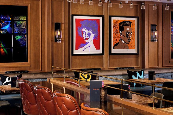 Lounge 38 of 41