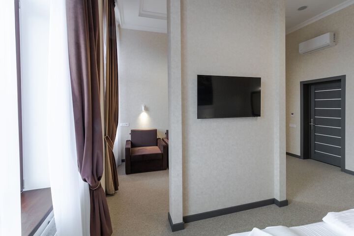 Room 28 of 146