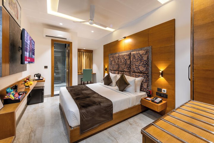 Room 6 of 45