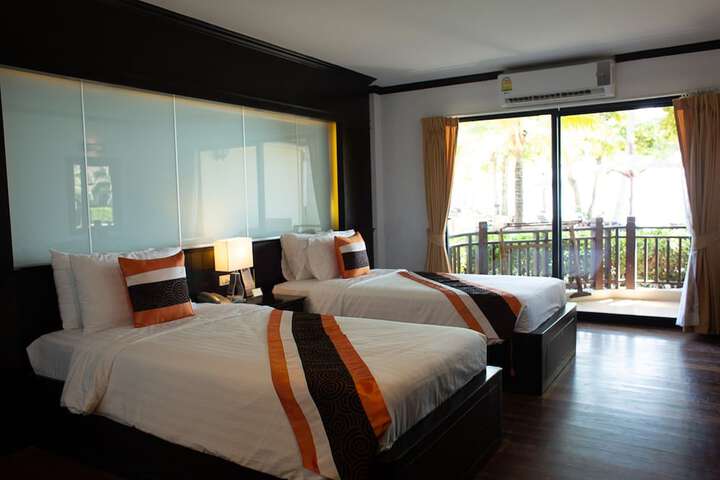 Room 16 of 79
