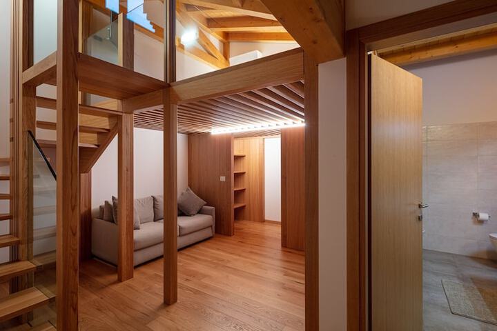 Room 12 of 77