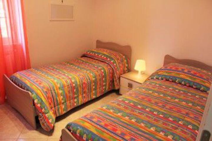 Room 16 of 27