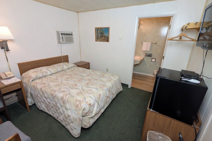Room 8 of 84