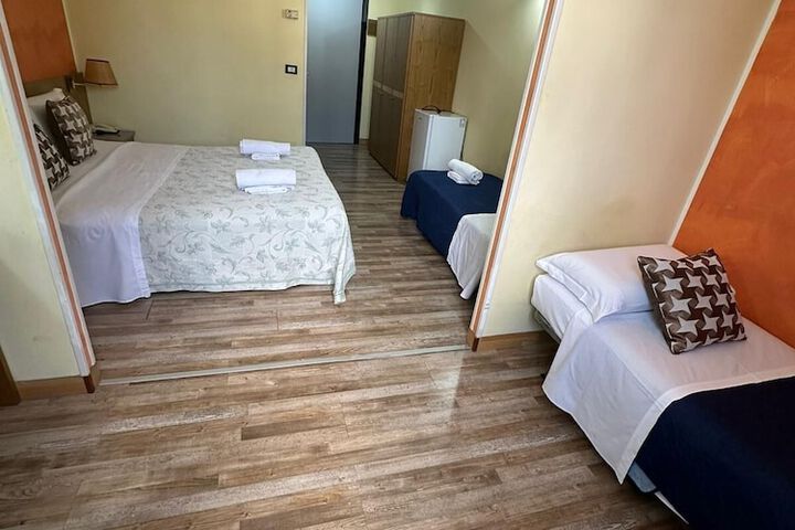 Room 10 of 38