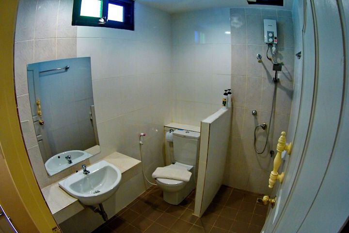 Room 42 of 94