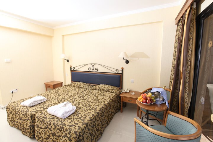 Room 5 of 43