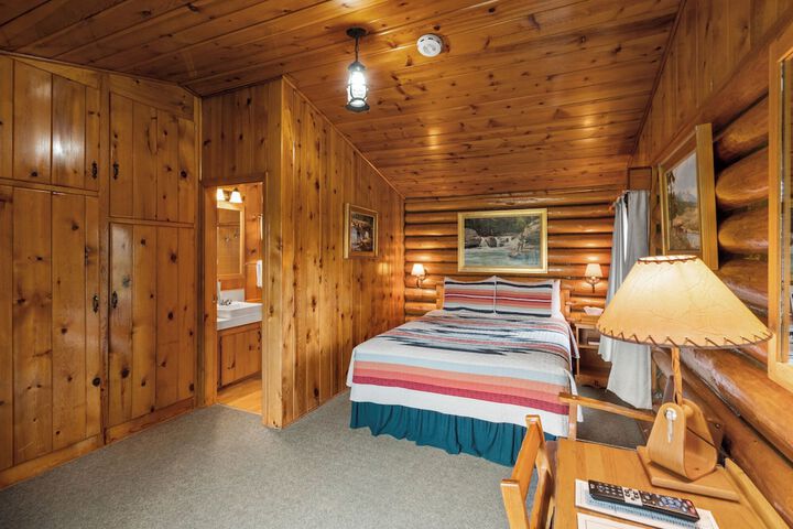 Room 9 of 212