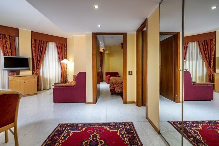 Room 18 of 80