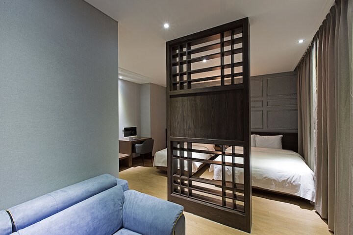Room 33 of 54