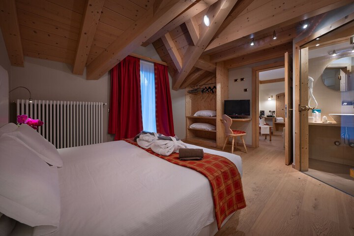 Room 33 of 115