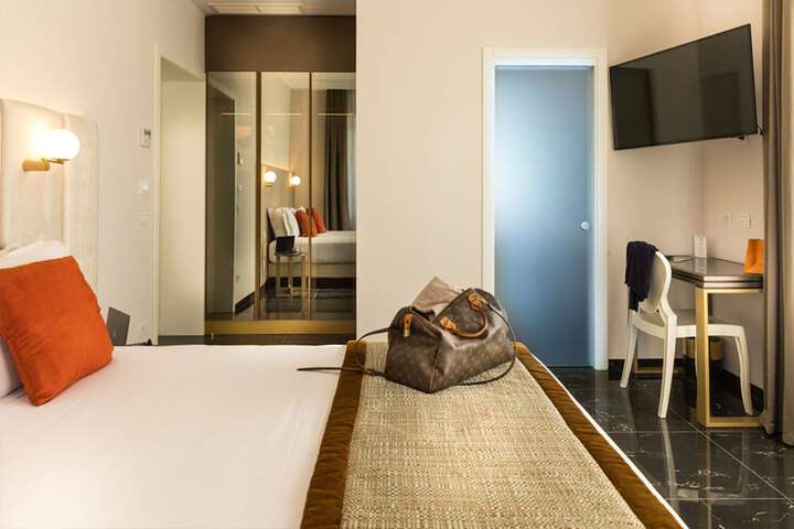 Room 38 of 147