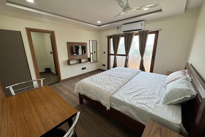 Room 4 of 10