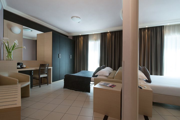 Room 15 of 35