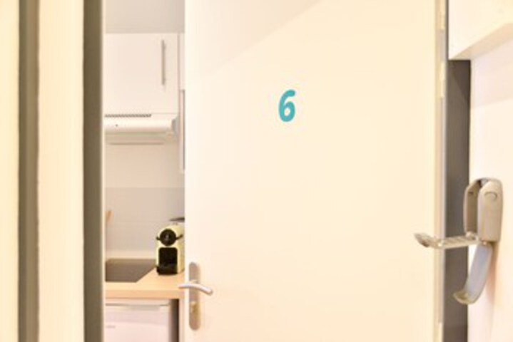Room 10 of 13