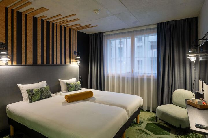 Room 15 of 126