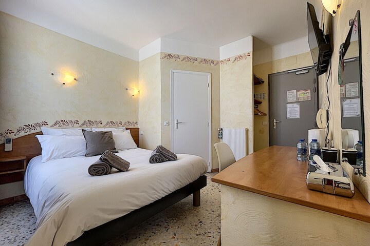 Room 2 of 12