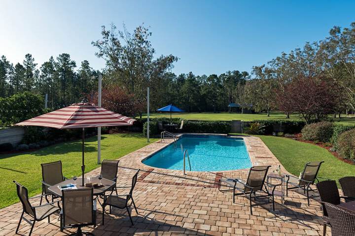Pool Hotel