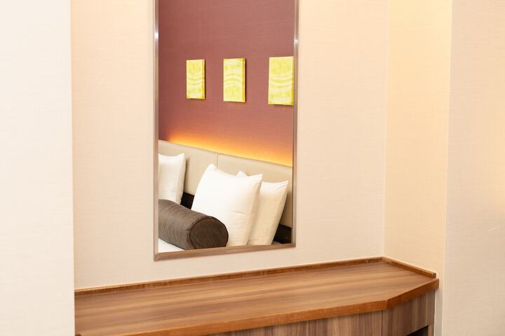 Room 11 of 32