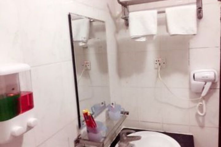 Room 5 of 30